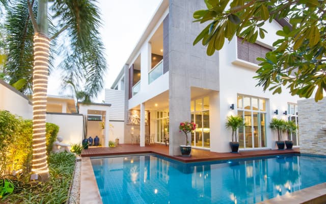 Вилла Luxurious Private pool villa near beach