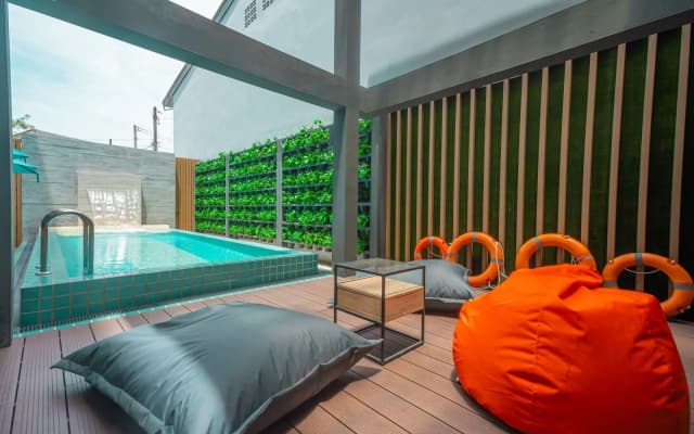 Отель Recenta Style Phuket Town