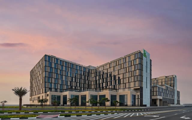 Holiday Inn Dubai al-Maktoum Airport, an IHG Hotel