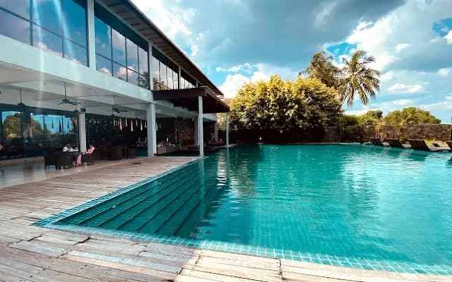 Отель Regenta Arie Lagoon Negombo