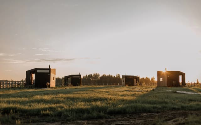 Частный дом Панорамные мини-домики на ферме Nomad Houses в Браславе