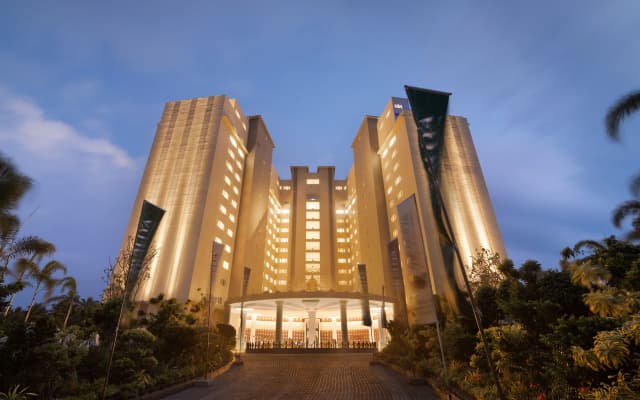Отель Araliya Beach Resort and Spa