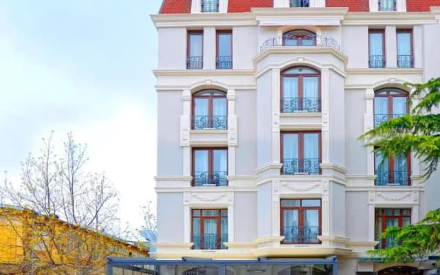 City Avenue Hotel