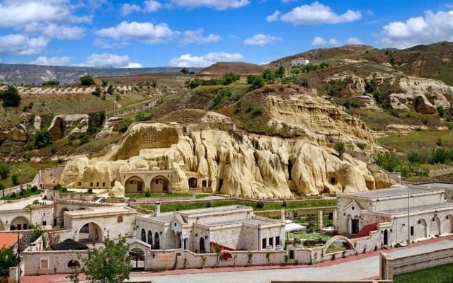 Отель Seraphim Cave Suites & Spa