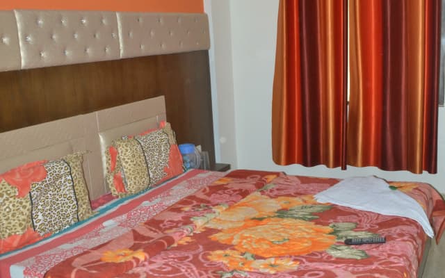 Отель Jyoti Continental Agra