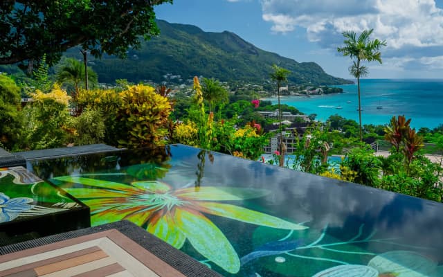Курортный отель Gardens Hill Resort & Spa