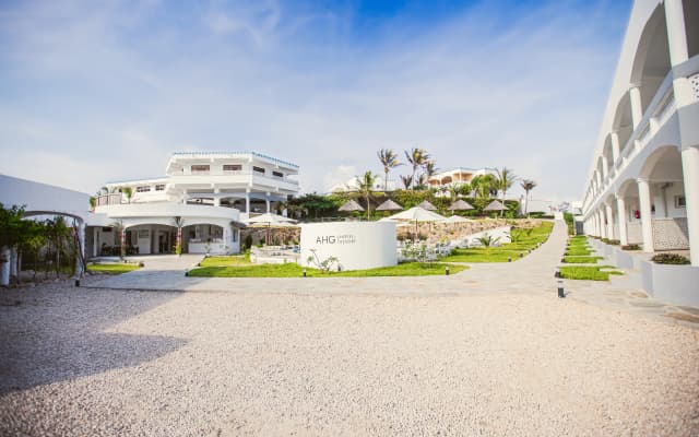Курортный отель AHG Lion Beach Resort