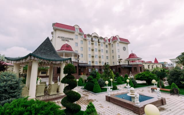 Отель Alexander