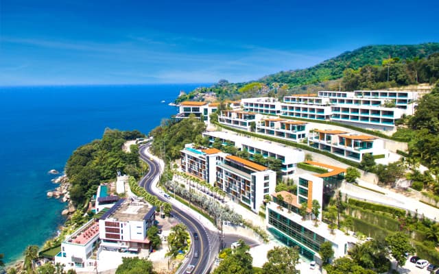 Отель Wyndham Grand Phuket Kalim Bay