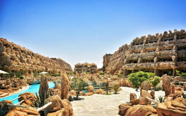 Caves Beach Resort - Adults Only