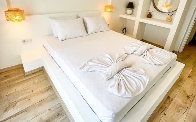 Отель Aloha Suites