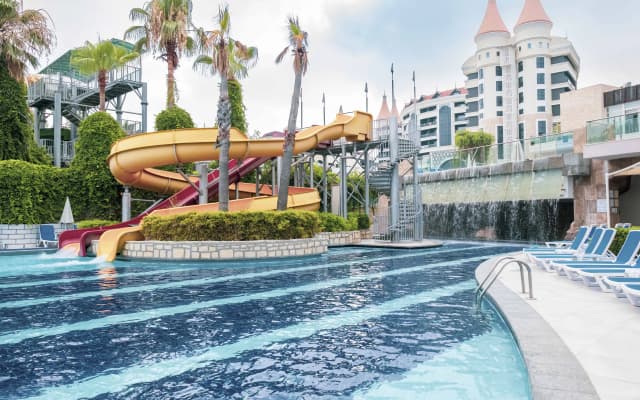 Sealife Buket Resort & Beach Hotel – All Inclusive