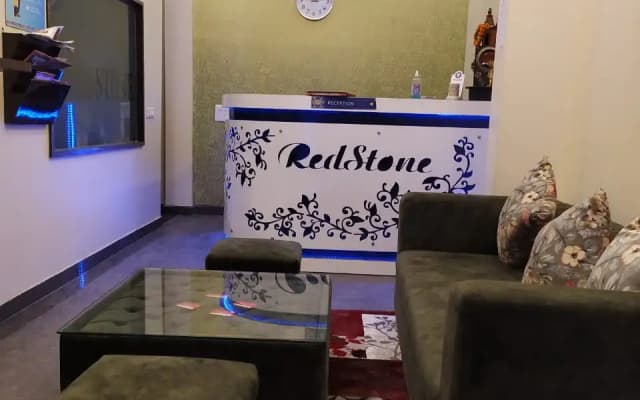 Отель Redstone