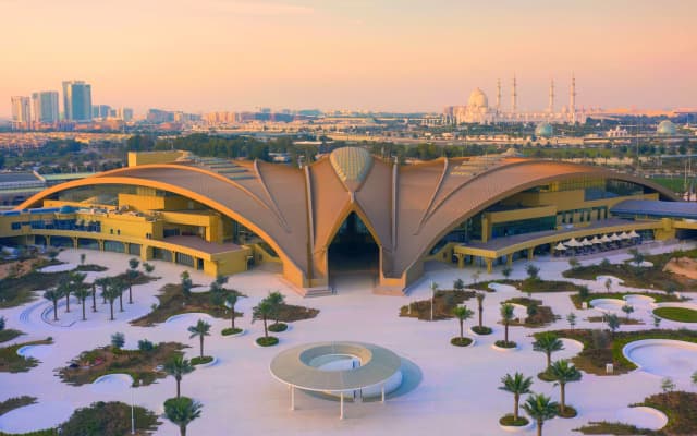 Курортный отель ERTH Abu Dhabi Hotel