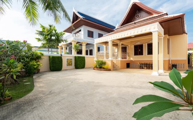 Spacious 3BR Family Villa with Private Pool Villa
