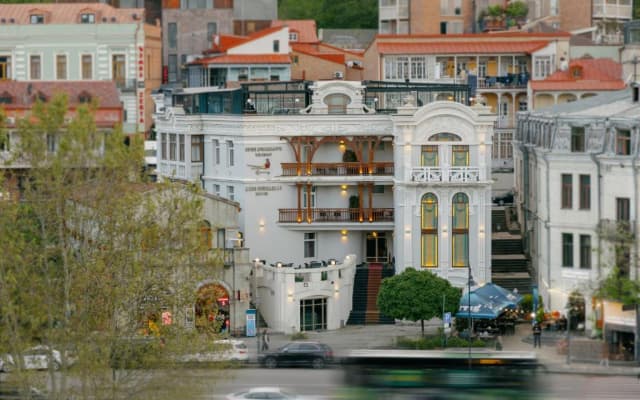 King Gorgasali Hotel