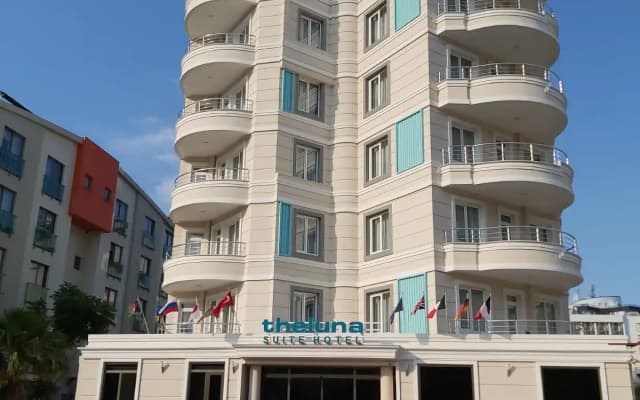 Theluna suite hotel