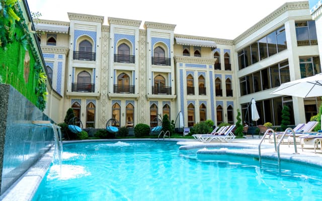 Отель Kohinur Plaza