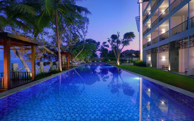 Отель Aston Anyer Beach Hotel