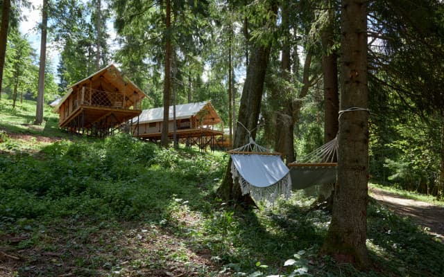 Les Ryadom Glamping