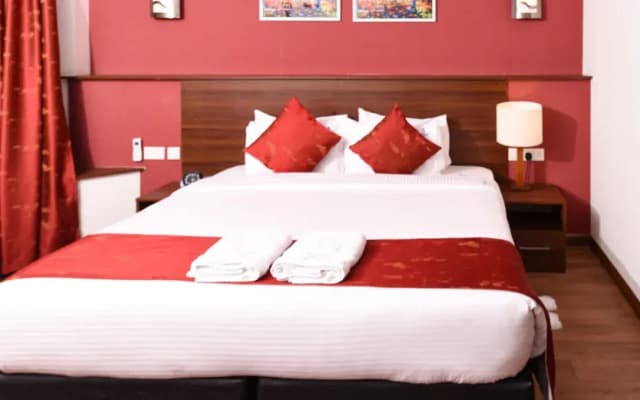 Отель The Crossroads Hotel Westlands