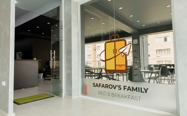 Хостел Safarov's Family Hostel
