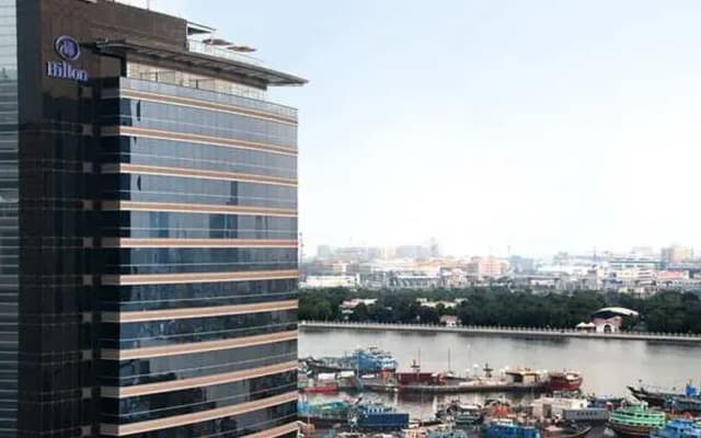 Отель Mövenpick Dubai Creek
