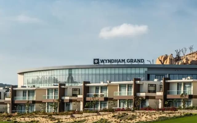 Курортный Отель Wyndham Grand KN Paradise Cam Ranh