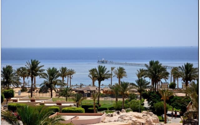 Отель Blend Elphistone Resort