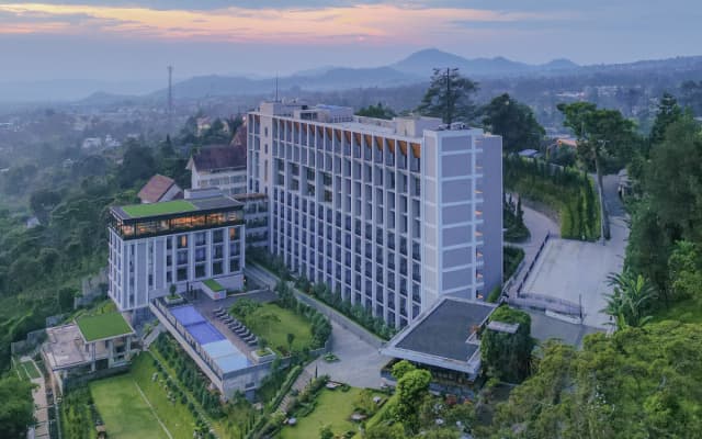 Отель Grand Aston Puncak Hotel & Resort