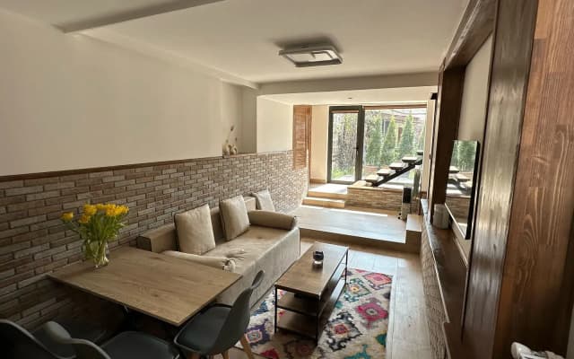 Частный дом Cozy home with garden very near to center