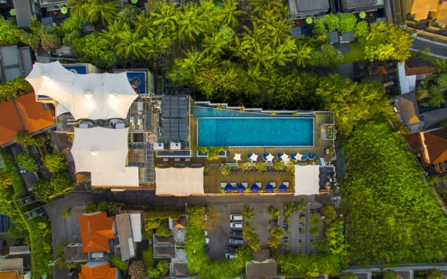 Отель de Vins Sky Hotel Seminyak