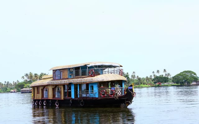 Отель Sreekrishna 2 Bedroom Private Houseboat