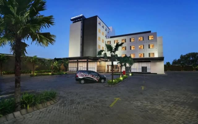 Отель Neo+ Waru Sidoarjo