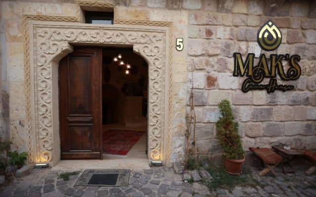 Отель Mak's Cave House