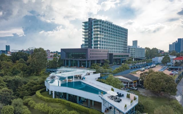 Tsix5 Phenomenal Hotel