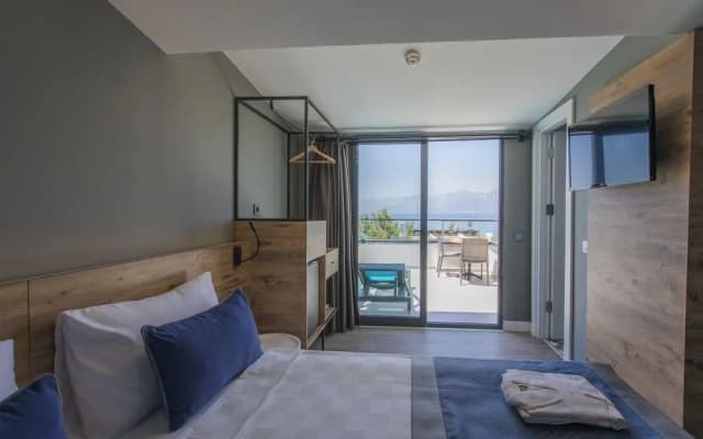 Hotel Pure Blanche Lara