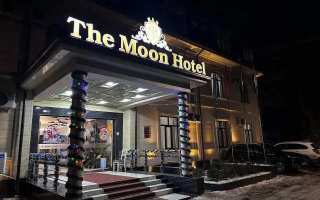 Отель The Moon Hotel