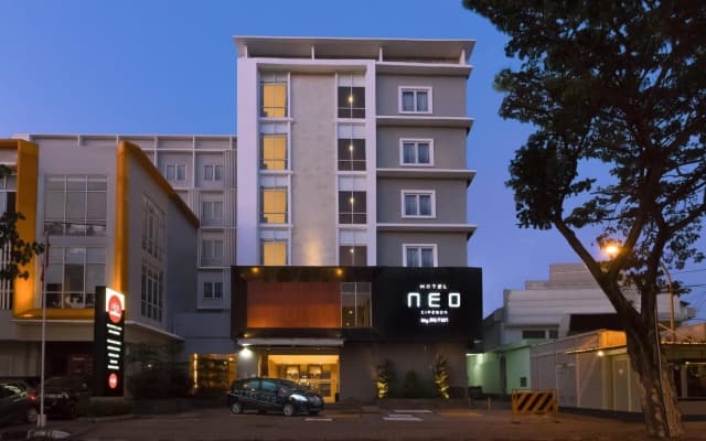 Отель Neo Cirebon