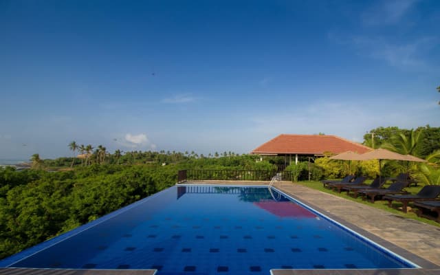 Курортный отель Ananthaya Beach