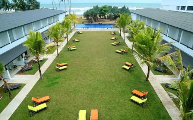 Курортный Отель Coco Royal Beach Resort
