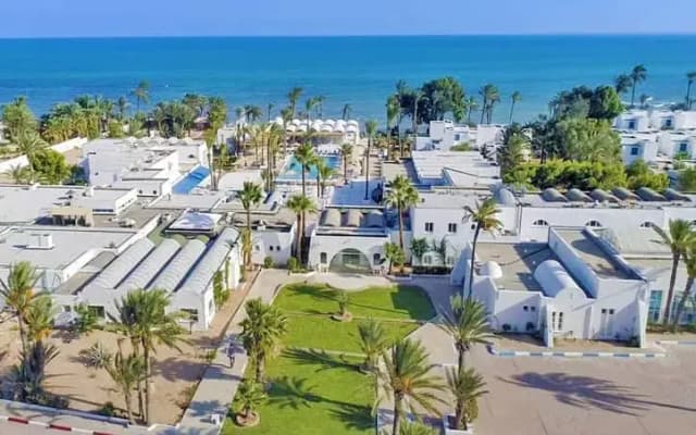 Курортный отель Hari Club Beach