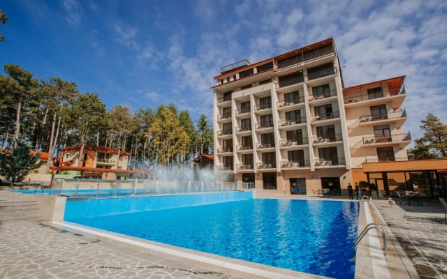Курортный отель Zuzumbo Resort  Spa