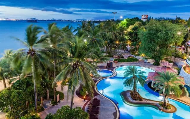 Отель Cholchan Pattaya Beach Resort