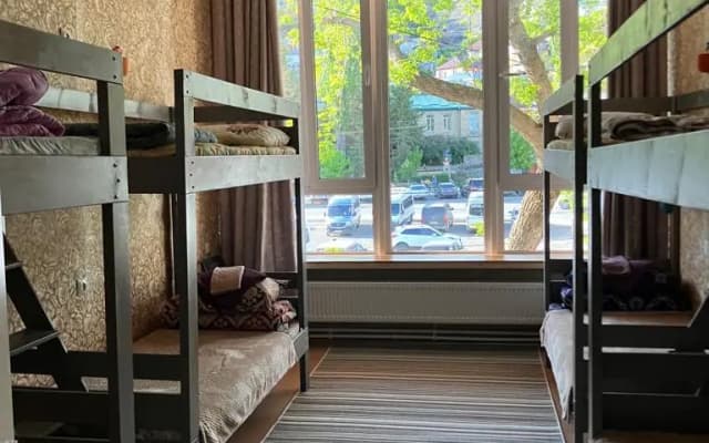 V Tsentre Guniba Hostel