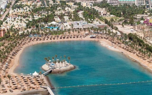 Hostgool Beach Chalets Mirage Bay Resort & Aqua Park