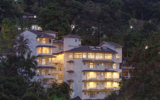 Отель Oak Ray Serene Garden Hotel