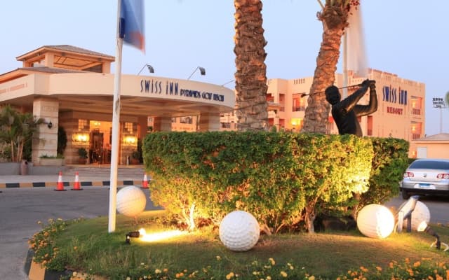 Курортный отель Swiss Inn Pyramids Golf Resort