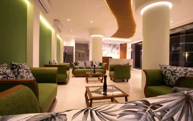 Отель Beach Hotel Guraidhoo