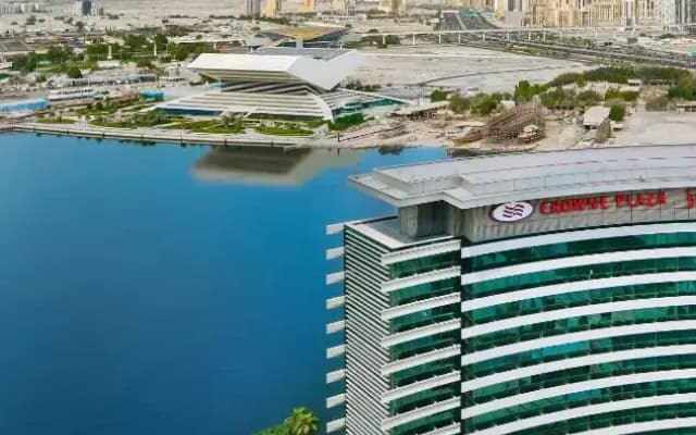 Отель Crowne Plaza Festival City